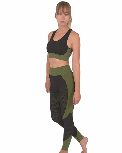 Load image into Gallery viewer, Trois Seamless Sports Bra - Black with Green
